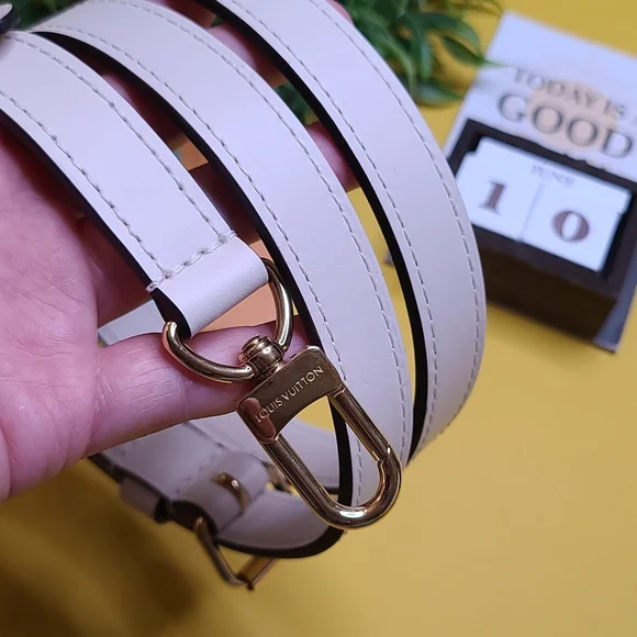 BNEW UNUSED LOUIS VUITTON OFF WHITE ADJUSTABLE CROSSBODY LEATHER STRAP GOLD HW - Picture 5 of 10